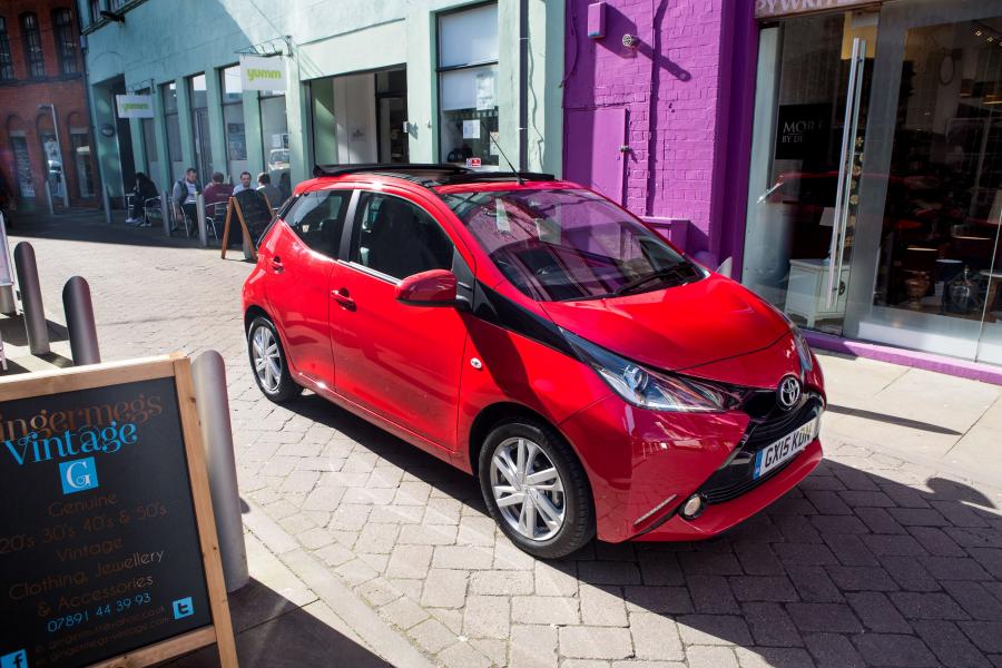 Toyota Aygo x-wave 5-Door 2015 года  (UK) (фото 4 из 20)